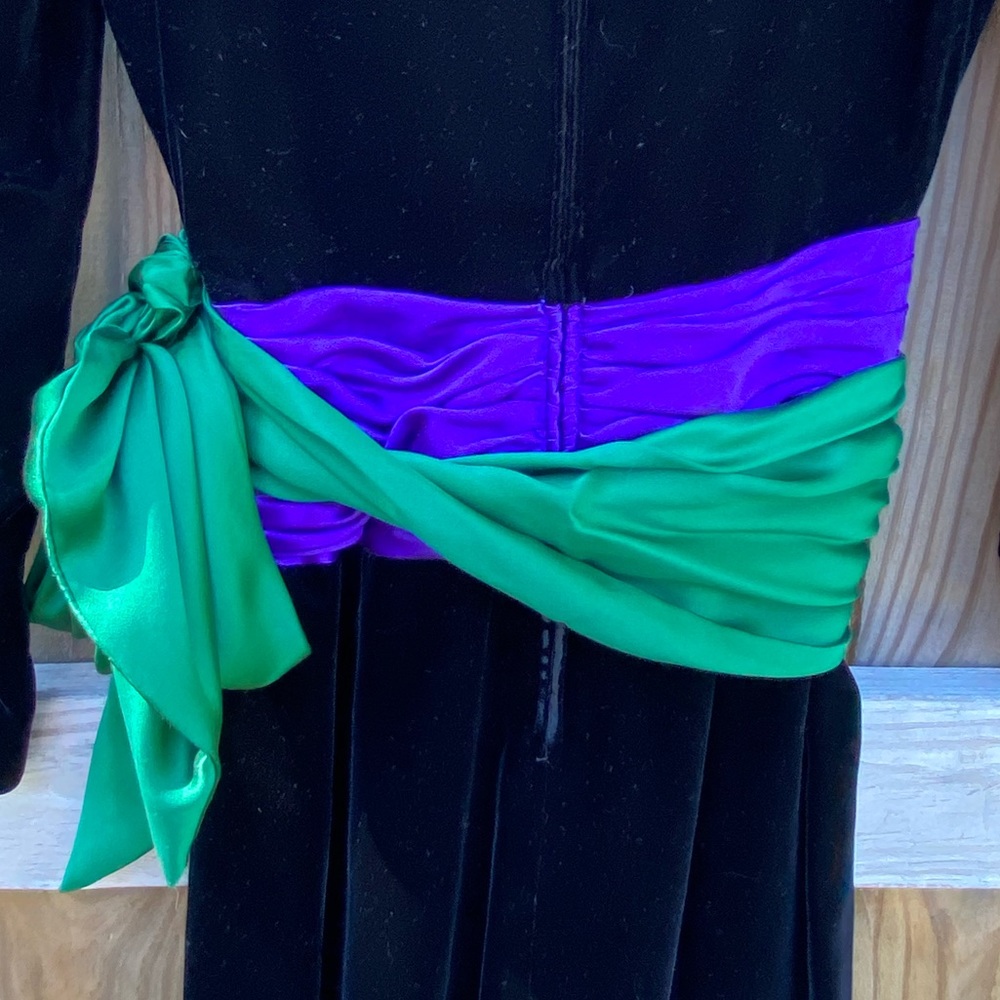 Vintage RARE Miss O by Oscar de la Renta Black Crushed Velvet Dress w/ Tie Waist - Picture 5 of 12